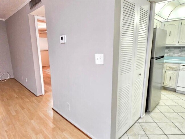 Building Photo - 11485 Oakhurst Rd