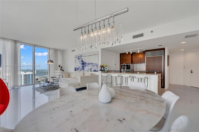 Building Photo - 465 Brickell Ave