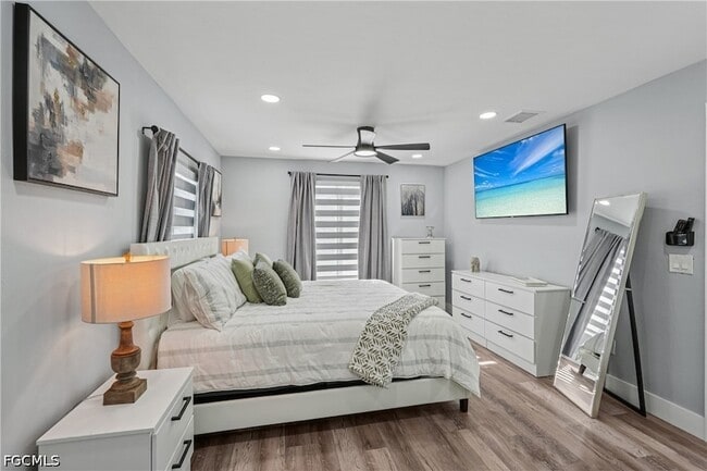 Building Photo - 92 Oak St