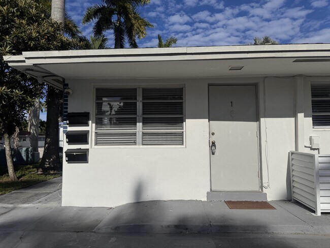 Building Photo - 4140 SW 24th Ct