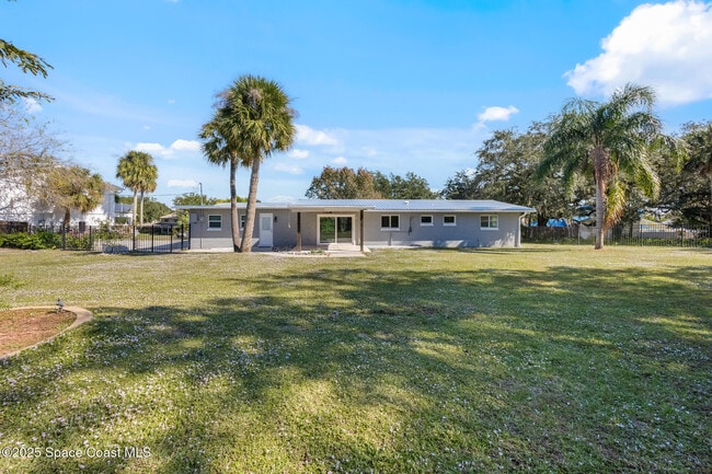 Building Photo - 3701 Warwick Dr