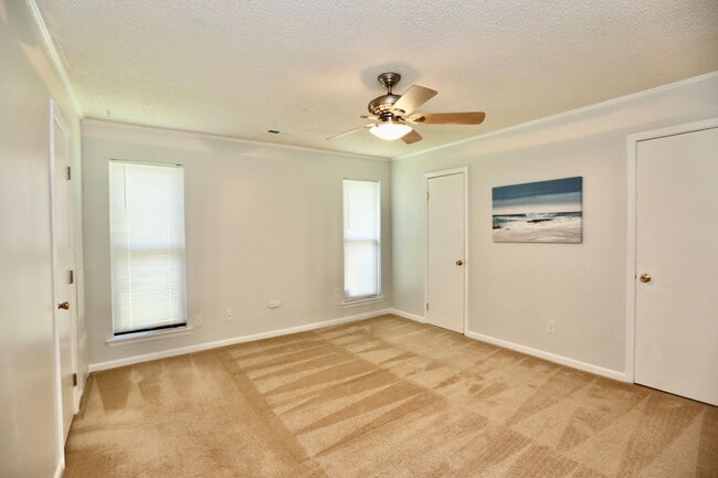 Building Photo - Adorable 3-Bedroom Home Ready 12-05-25!! Fenced Backyard - Pet Friendly - Open Floor-Plan!