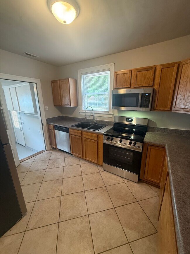Building Photo - 2-bedroom 1 bathroom Cottage on a large lot with 2 large storage building on site