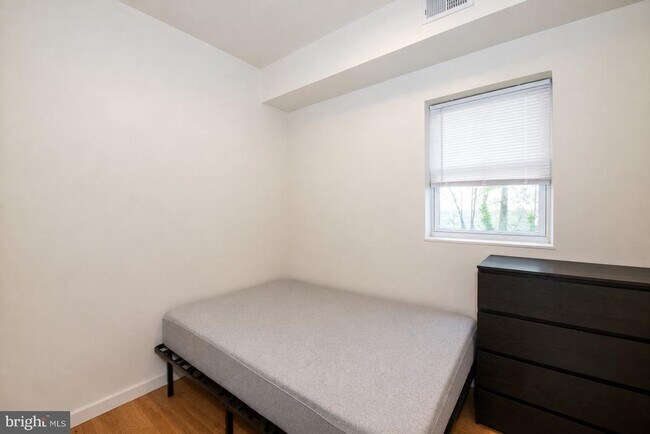 Building Photo - 1526 Mt Vernon St
