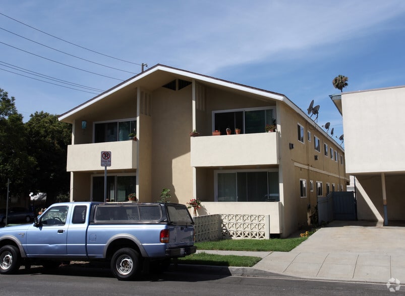 Building Photo - 11813 Iowa Ave