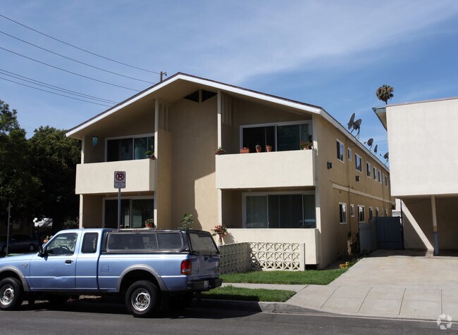 Building Photo - 11813 Iowa Ave
