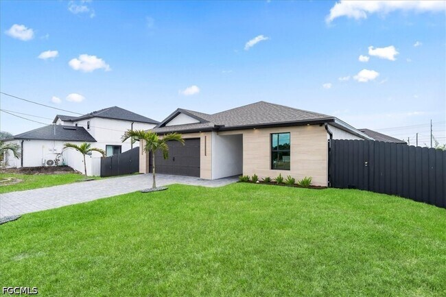 Building Photo - 2112 NE 1st Ave