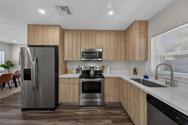 Building Photo - 540 NE 59th Ct