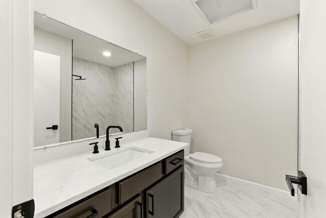 Building Photo - 528 Talladega St SE