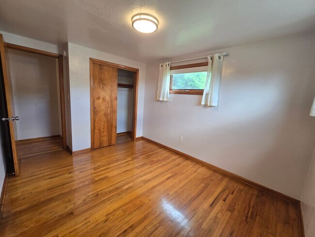 Building Photo - Updated 3 Bedroom Home - Available NOW!