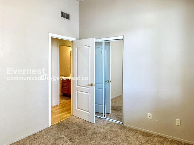 Building Photo - 3-Bedroom Home with Garage / Pet-Friendly ...