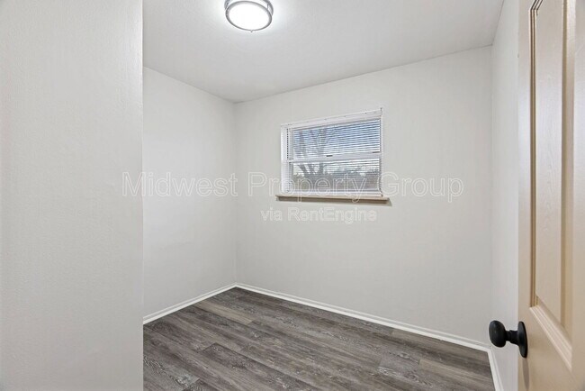 Building Photo - 1414 E Pitman Ave
