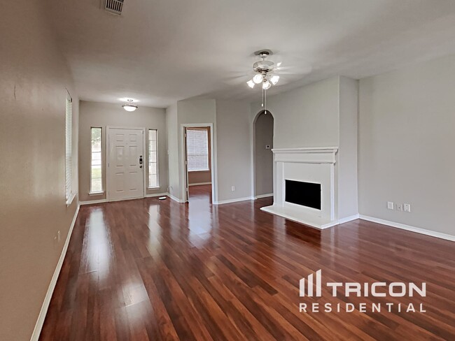 Building Photo - 28818 Hidden Cove Dr