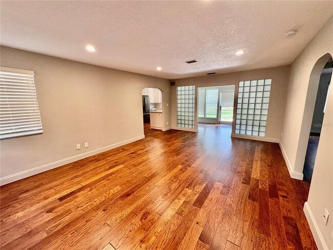 Building Photo - 438 Lakeview Ave