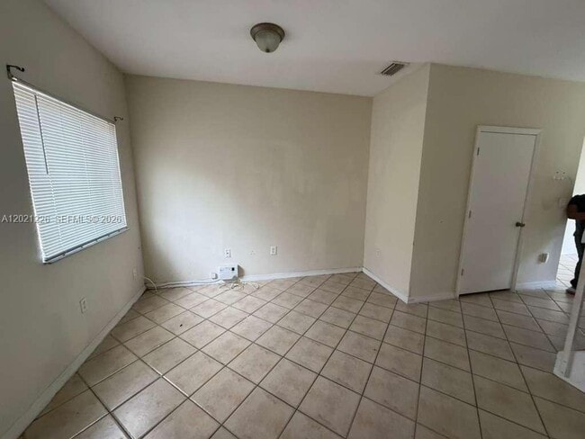 Building Photo - 1681 SE 31st Ct