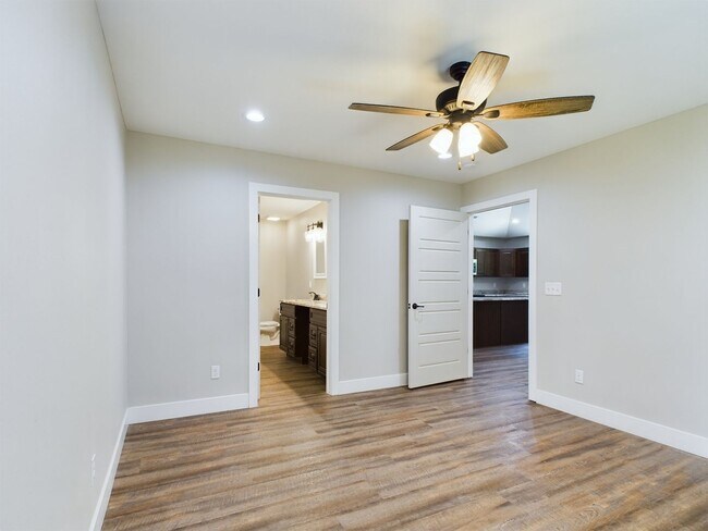 Building Photo - 100 Briana Villa Ln