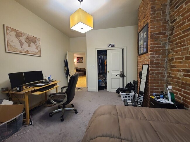 Building Photo - 42 N St