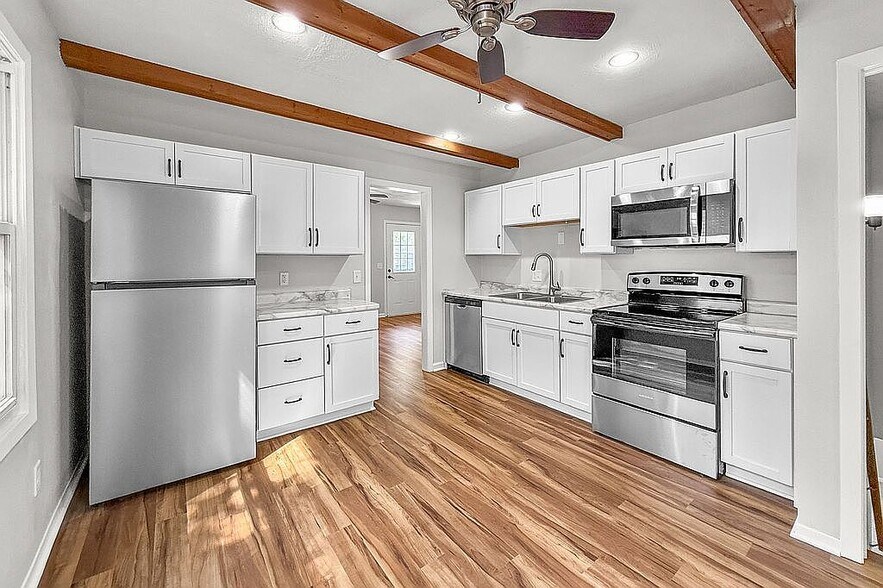 Building Photo - 1851 Pleasant View Cir