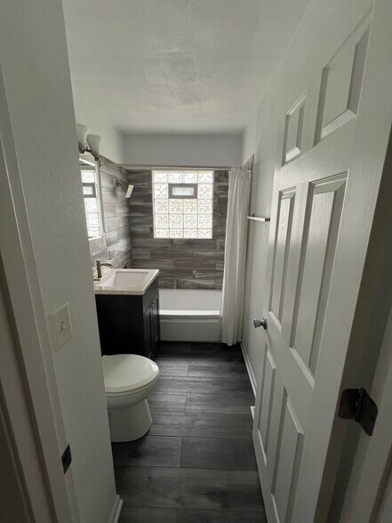 Bathroom - 5024 N 84th St