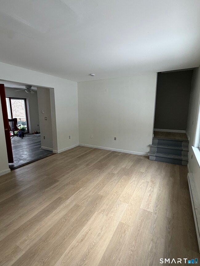 Building Photo - 138 Maple St