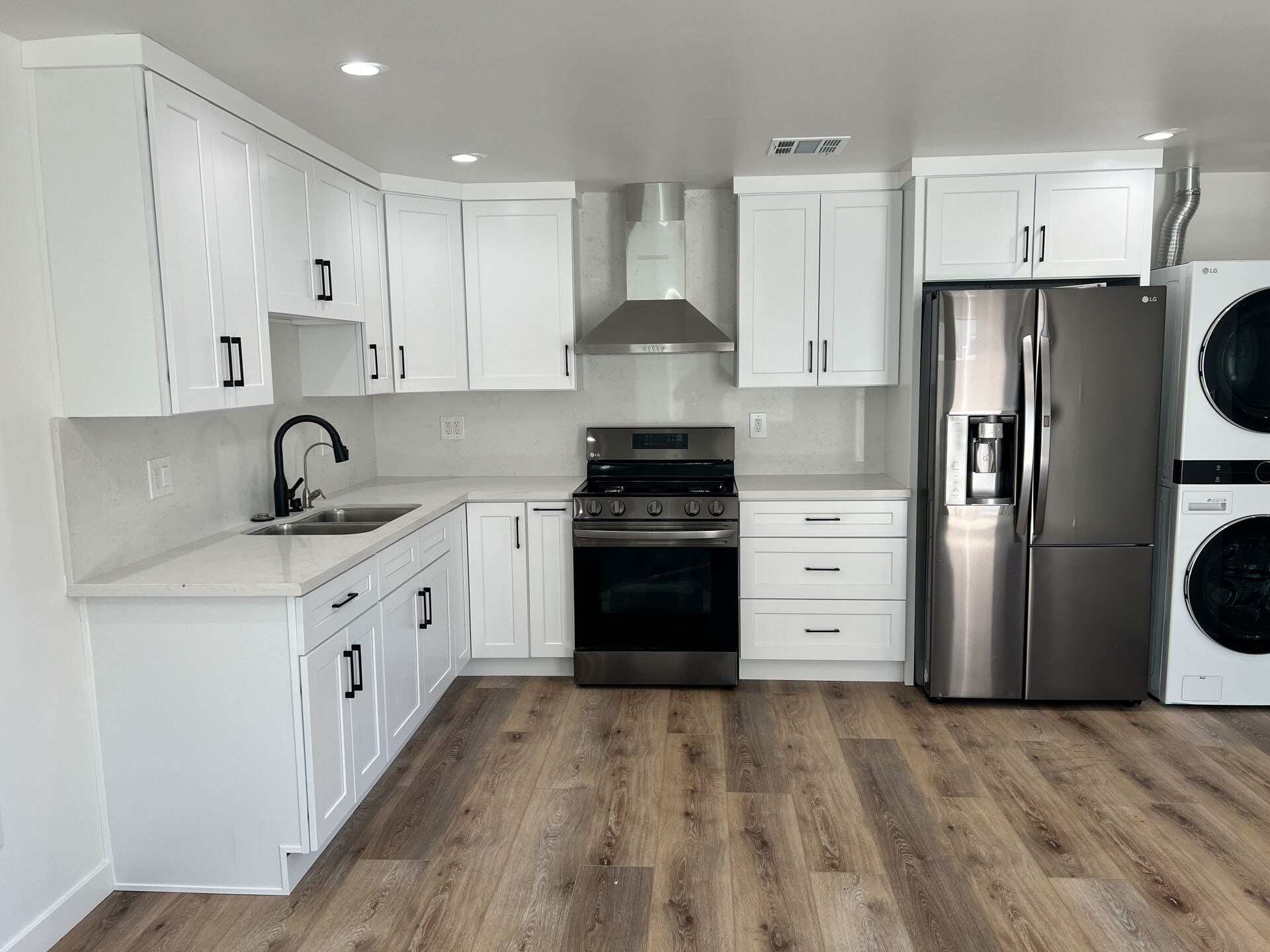 Building Photo - 7718 N Glenoaks Blvd