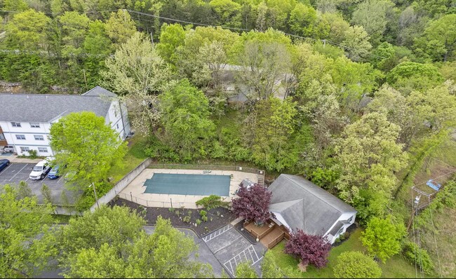 Building Photo - Suncrest -13B