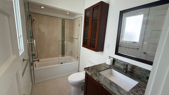 Building Photo - Epic REA - Expansive 2BD/ 1BA with Huge Garage in the Outer Mission