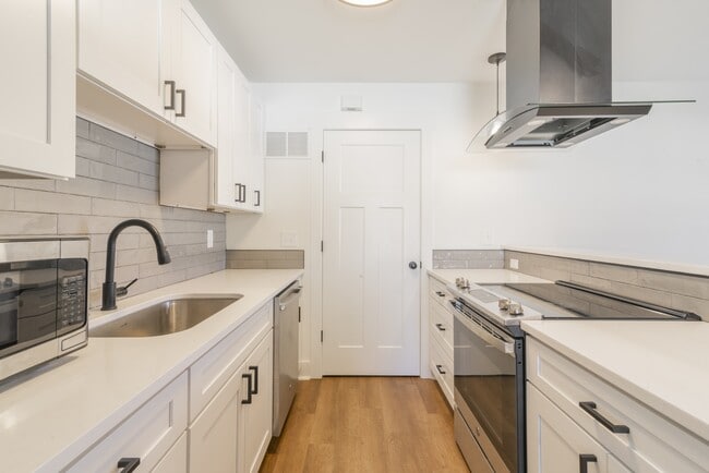 Building Photo - 404 Kirby Dr