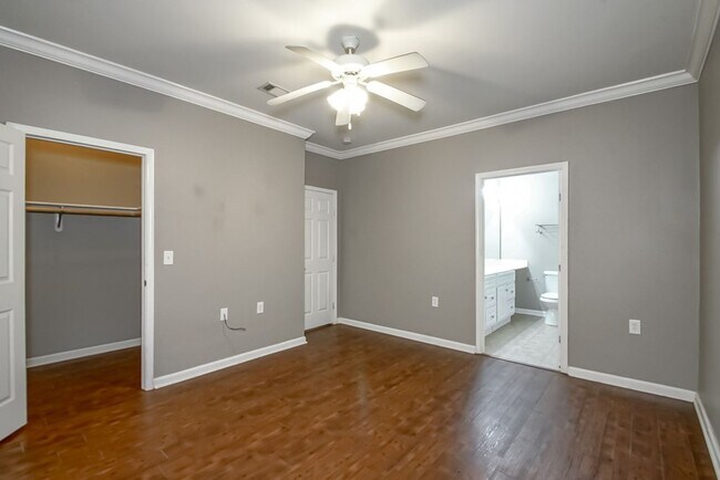 Building Photo - CONDO UNIT IN DENHAM SPRINGS