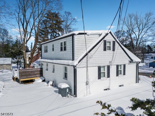 Building Photo - 252 Knickerbocker Rd