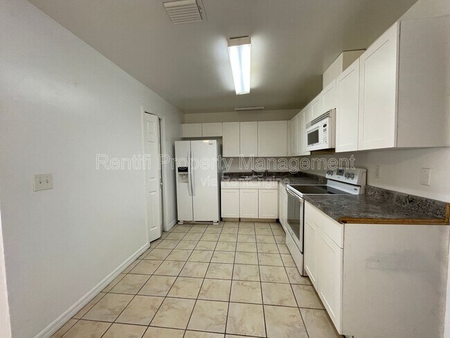 Building Photo - 1128 Homer Ave S
