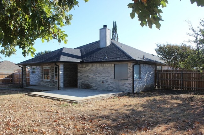 Building Photo - Charming 3-Bedroom Home in Jamesway Addition – Available Now!