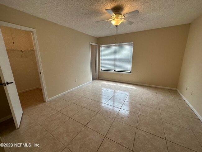 Building Photo - 1127 Cove Landing Dr