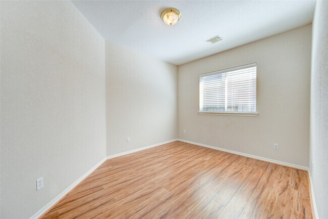Building Photo - 22514 Jutewood Ln