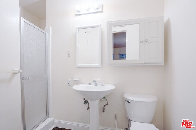 Building Photo - 446 S St Andrews Pl