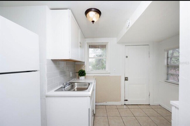 Building Photo - 1701 14th Ave S
