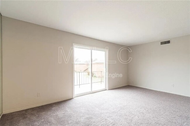 Building Photo - 4012 Ridglea Country Club Dr