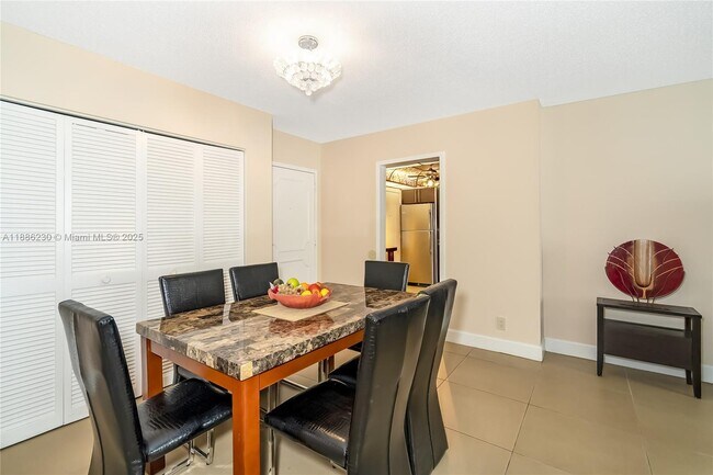 Building Photo - 2030 S Ocean Dr