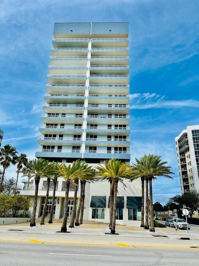 Building Photo - 1551 N Flagler Dr