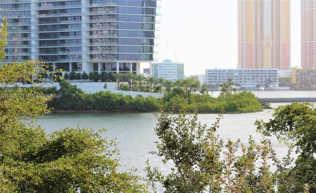 Building Photo - 3255 NE 184th St