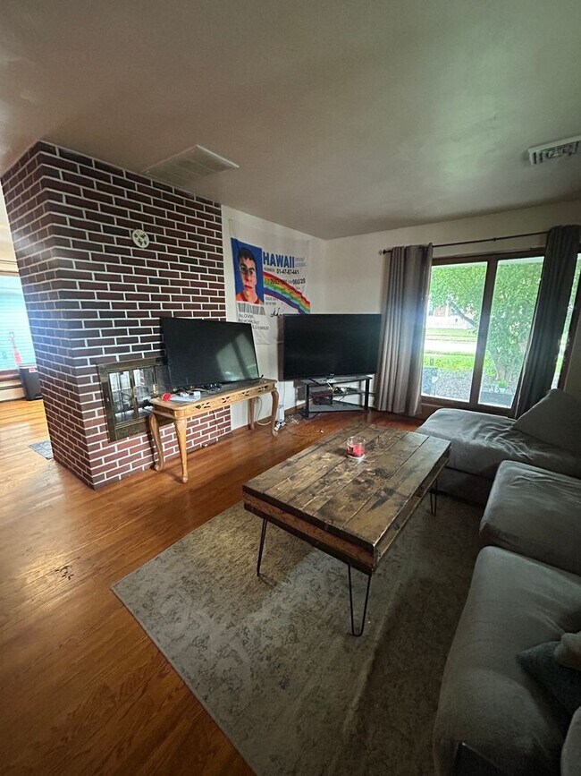 Building Photo - Charming Downtown State College Ranch Home Available August 2026