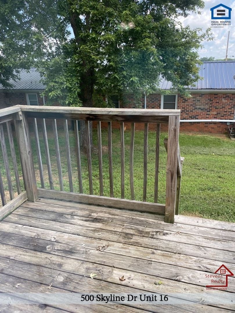 Building Photo - 500 Skyline Dr
