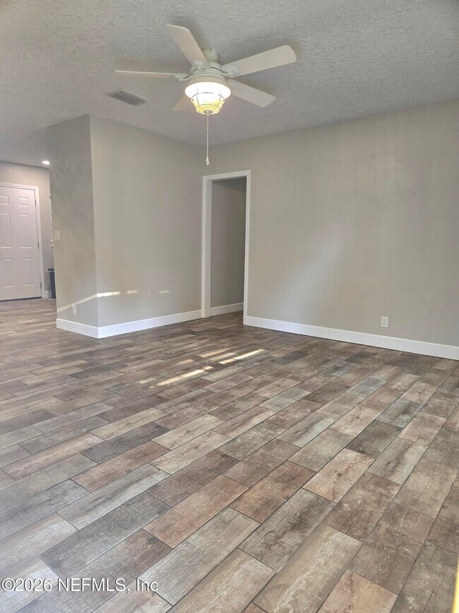 Building Photo - 615 Luna Ct