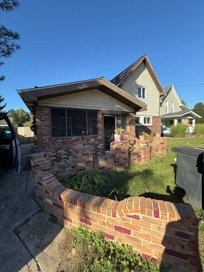 Building Photo - 3 bedroom 1 bathroom Olmstead Falls! EDEN/...