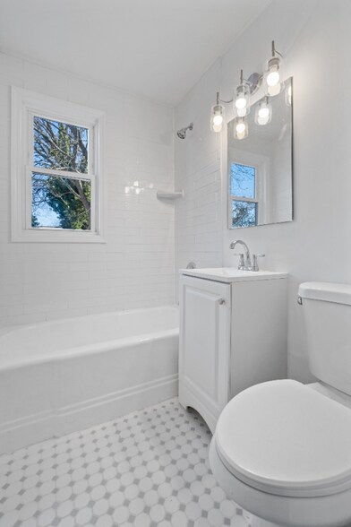 Building Photo - 1610 Shiloh Pl