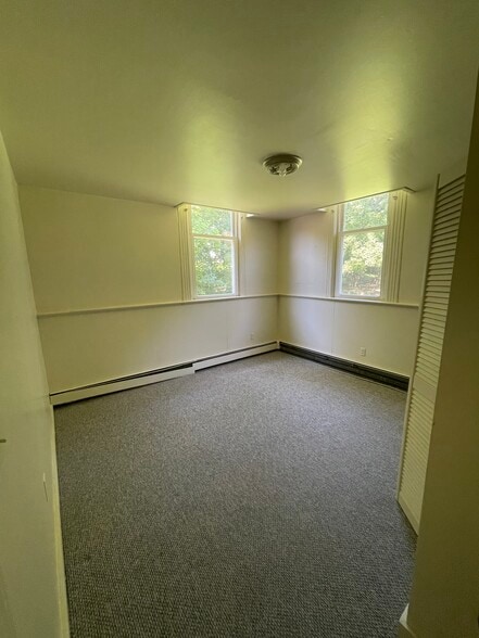 Bedroom 1 - 20 Washington St