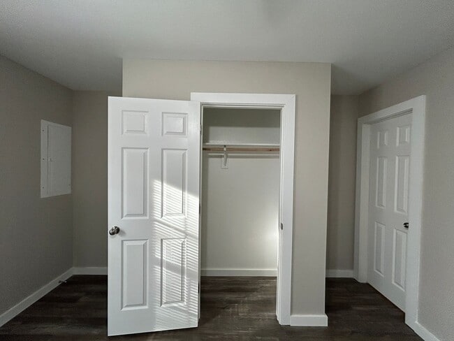 Building Photo - Duplex with Garage - Minutes from Downtown...