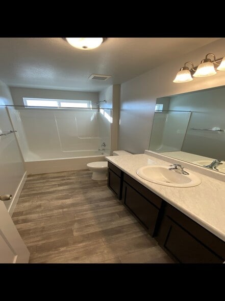 Building Photo - 1758 W Stone Gate Dr