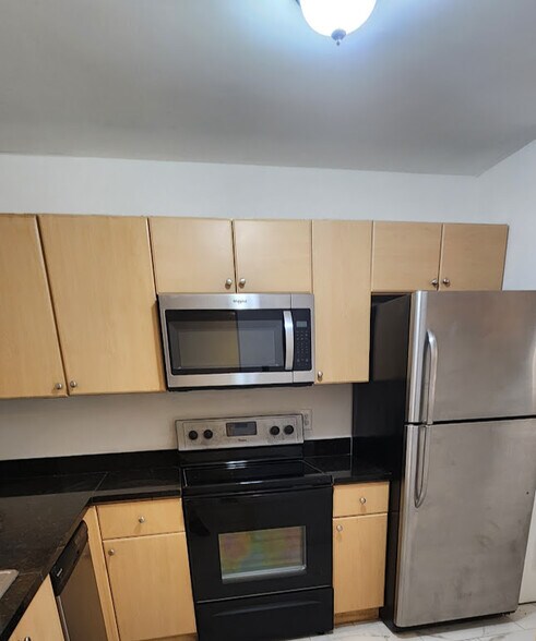 Building Photo - 902 NE 209th St