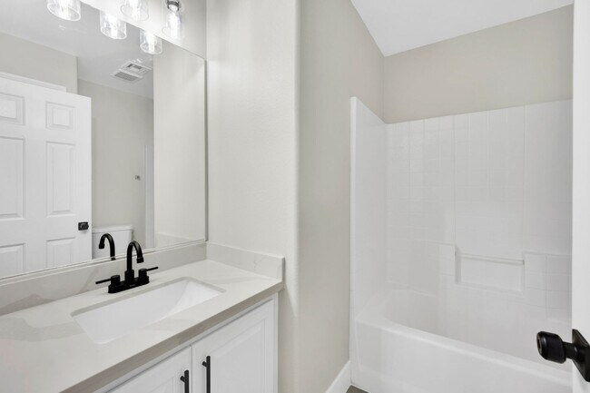Building Photo - Charming Two-Story Townhome in a Gated Com...